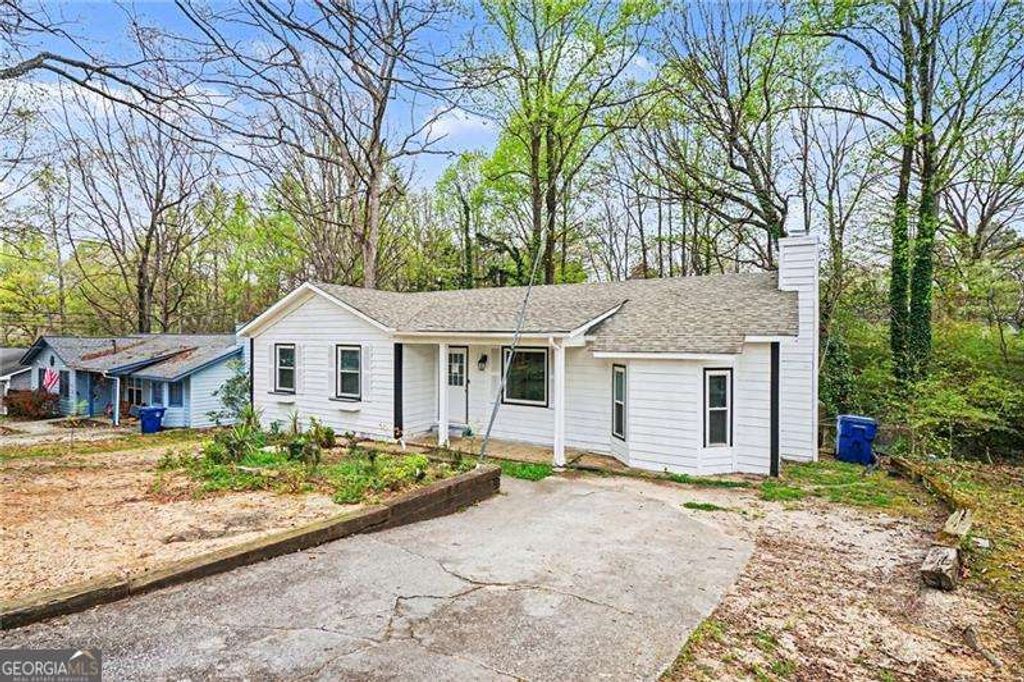 Photo of 400 Hemlock Dr, Lawrenceville, GA 30046 (MLS # 10768360)