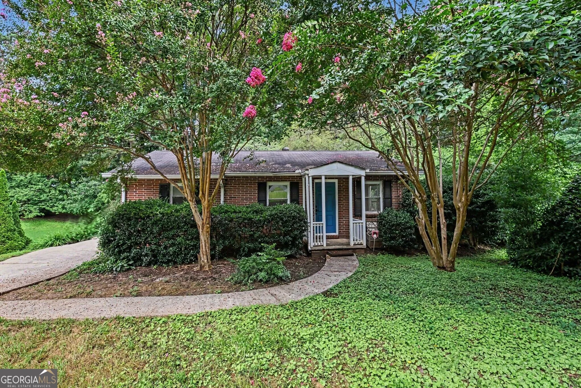 1868 Robinhill Court