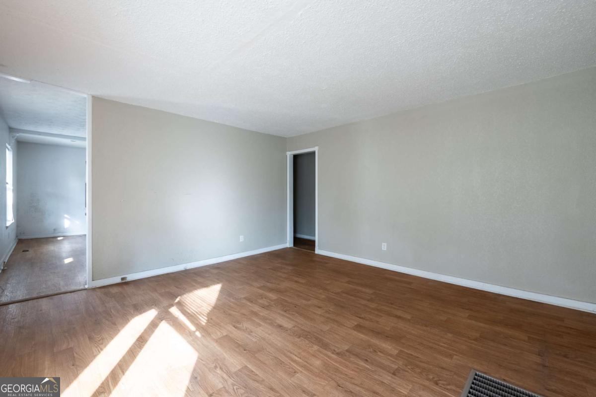6623 King George WAY