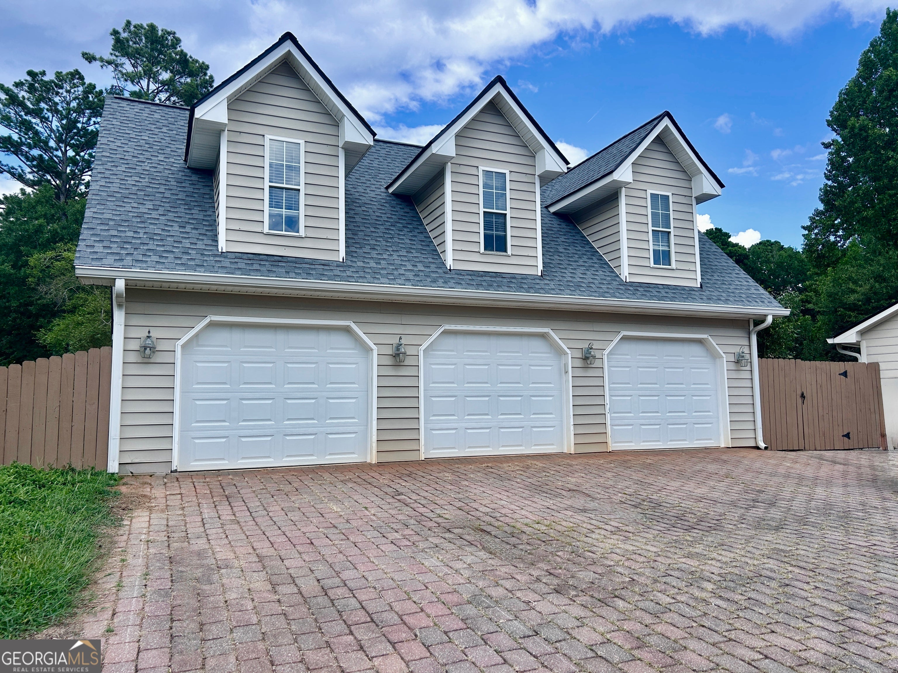 200 Hedgewood CT