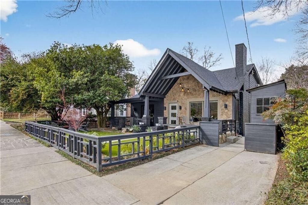 Photo of 574 Orme Circle NE, Atlanta, GA 30306 (MLS # 10706327)