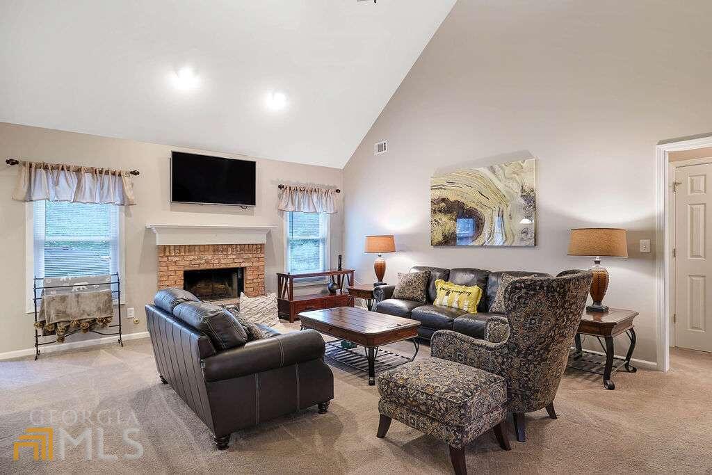 Alexander Manor - Residential