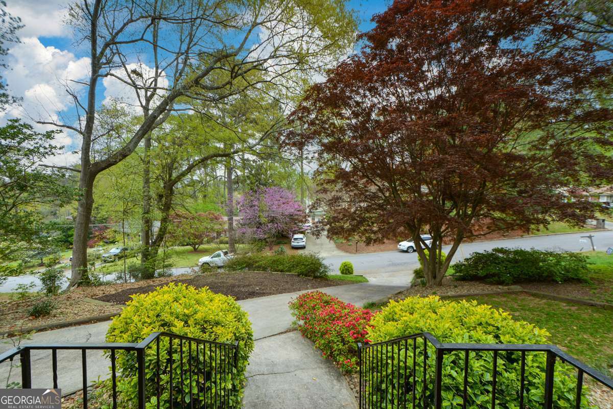 1245 Briar Hills DR NE