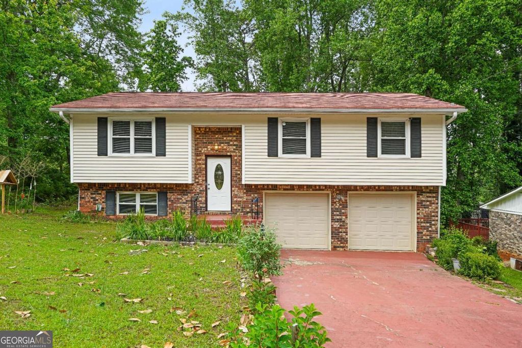 Photo of 1476 Indian Forest Trail, Stone Mountain, GA 30083 (MLS # 10762337)