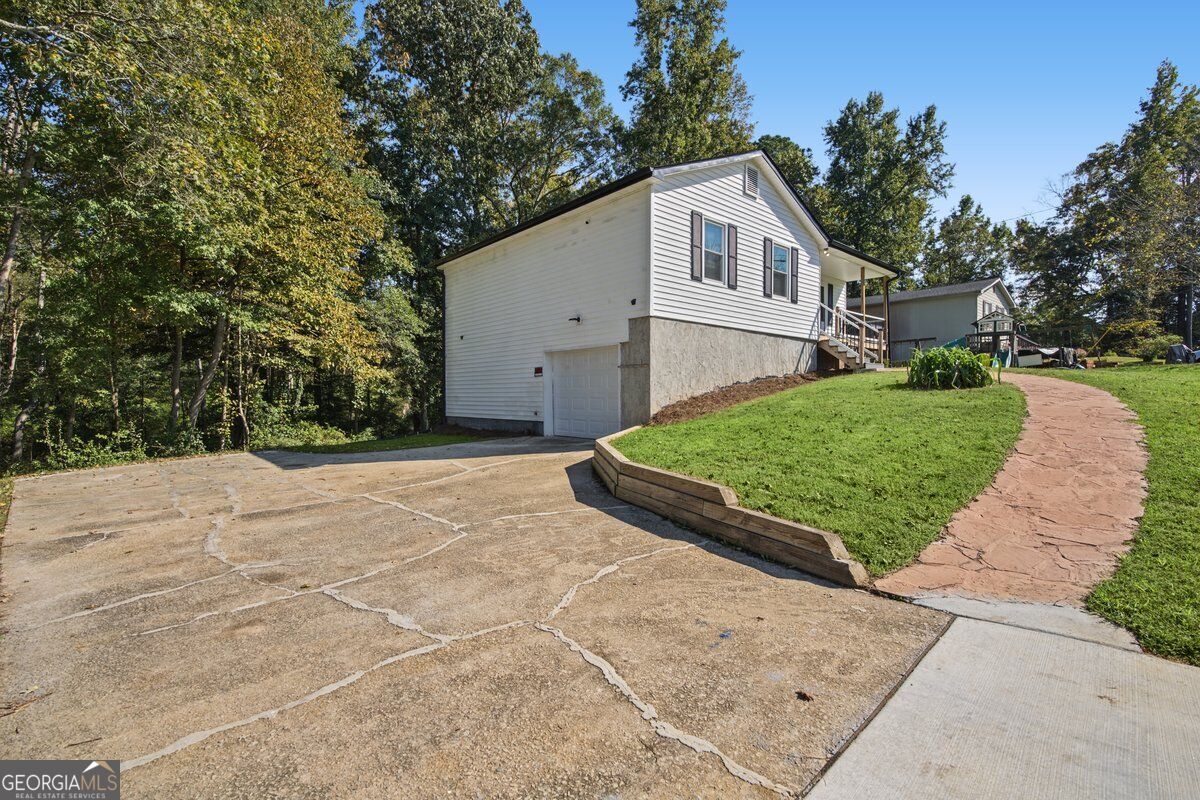 640 Valerie CIR