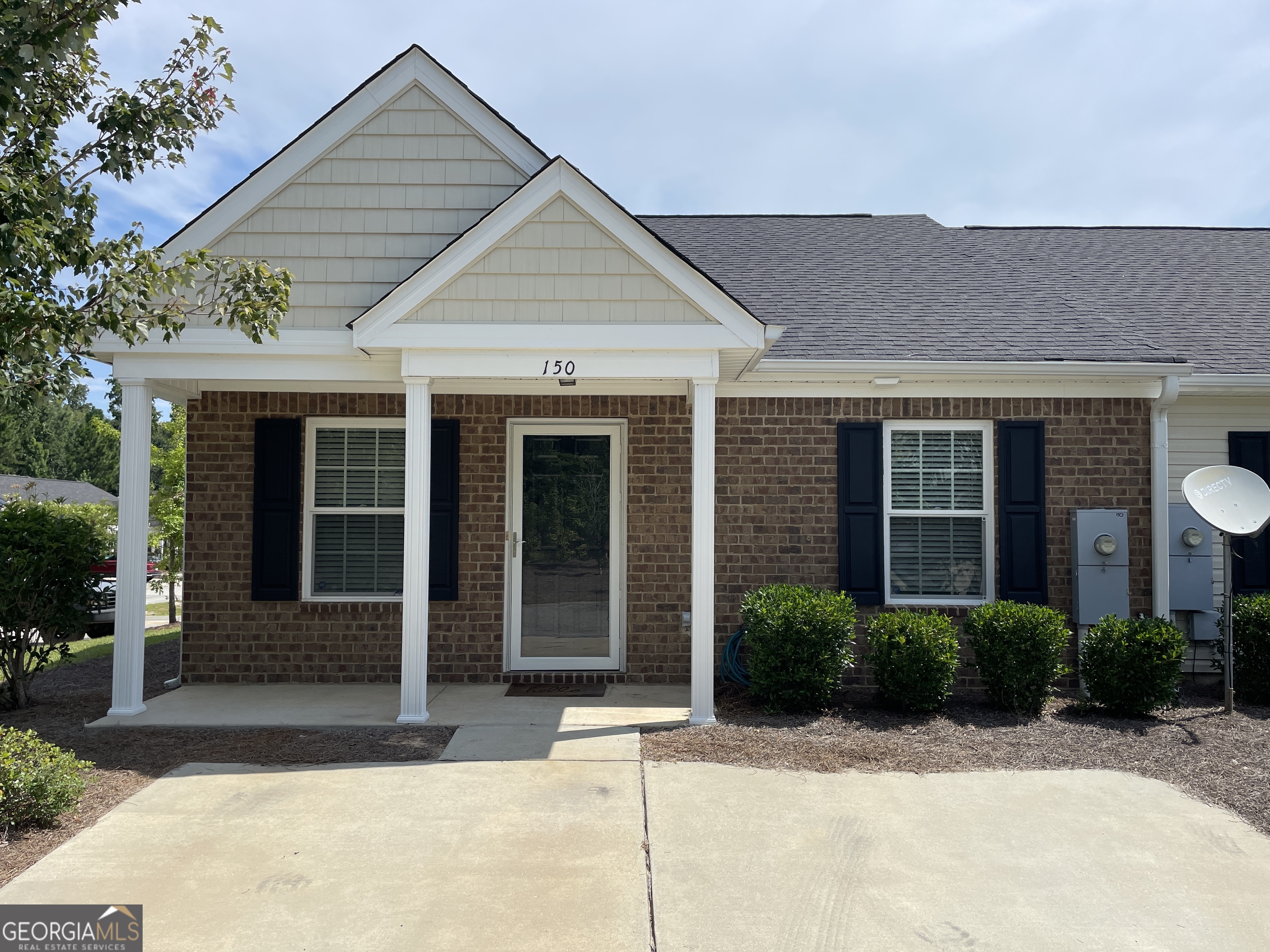 SUPER clean and GREAT location! This 2 bed / 2 bath unit in Cobblestone place has been very well kept and is awaiting its new renter. The unit is conveniently located to HWY 80 and the bypass. Stainless steel appliances and washer/dryer included! Brand new covered patio with a ceiling fan on the privately fenced pack yard area. This community has well lit streets, sidewalks, and even a community shared pond. NO PETS ALLOWED. Call today for application and tour!