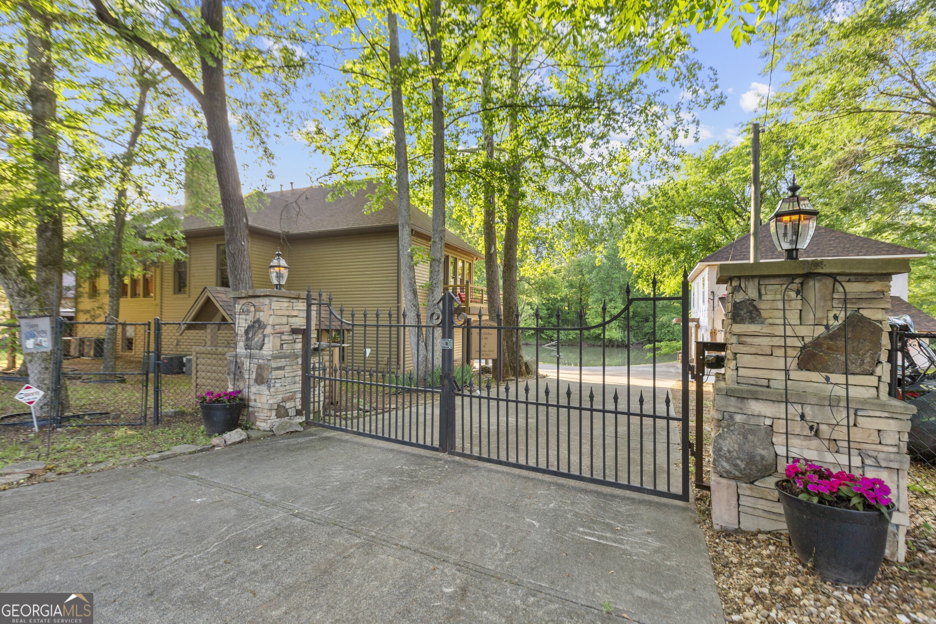 Kingston, Georgia 30145, United States, 6 Bedrooms Bedrooms, ,7 BathroomsBathrooms,Residential,Active,56165