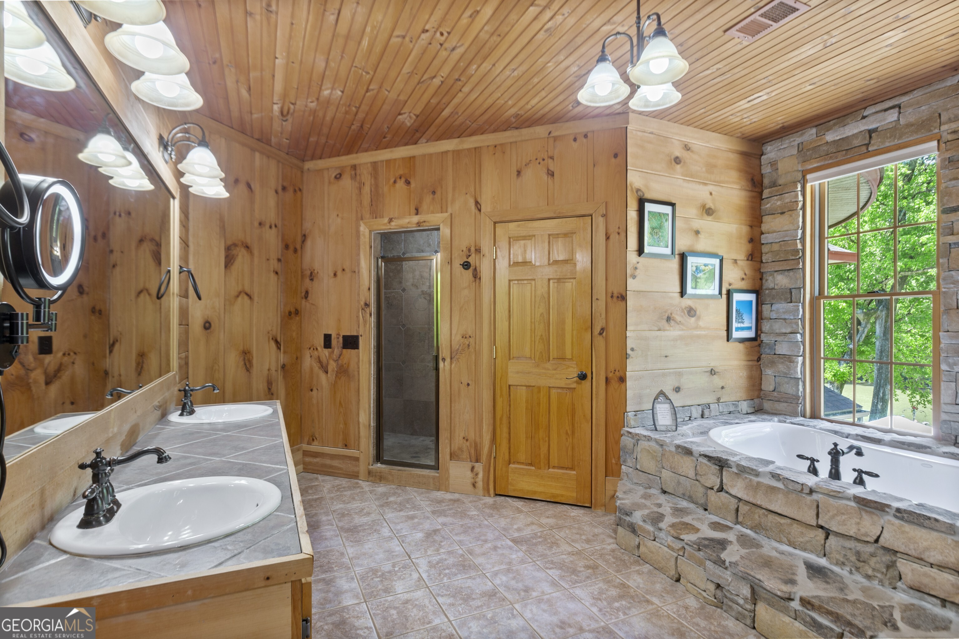 Kingston, Georgia 30145, United States, 6 Bedrooms Bedrooms, ,7 BathroomsBathrooms,Residential,Active,56165