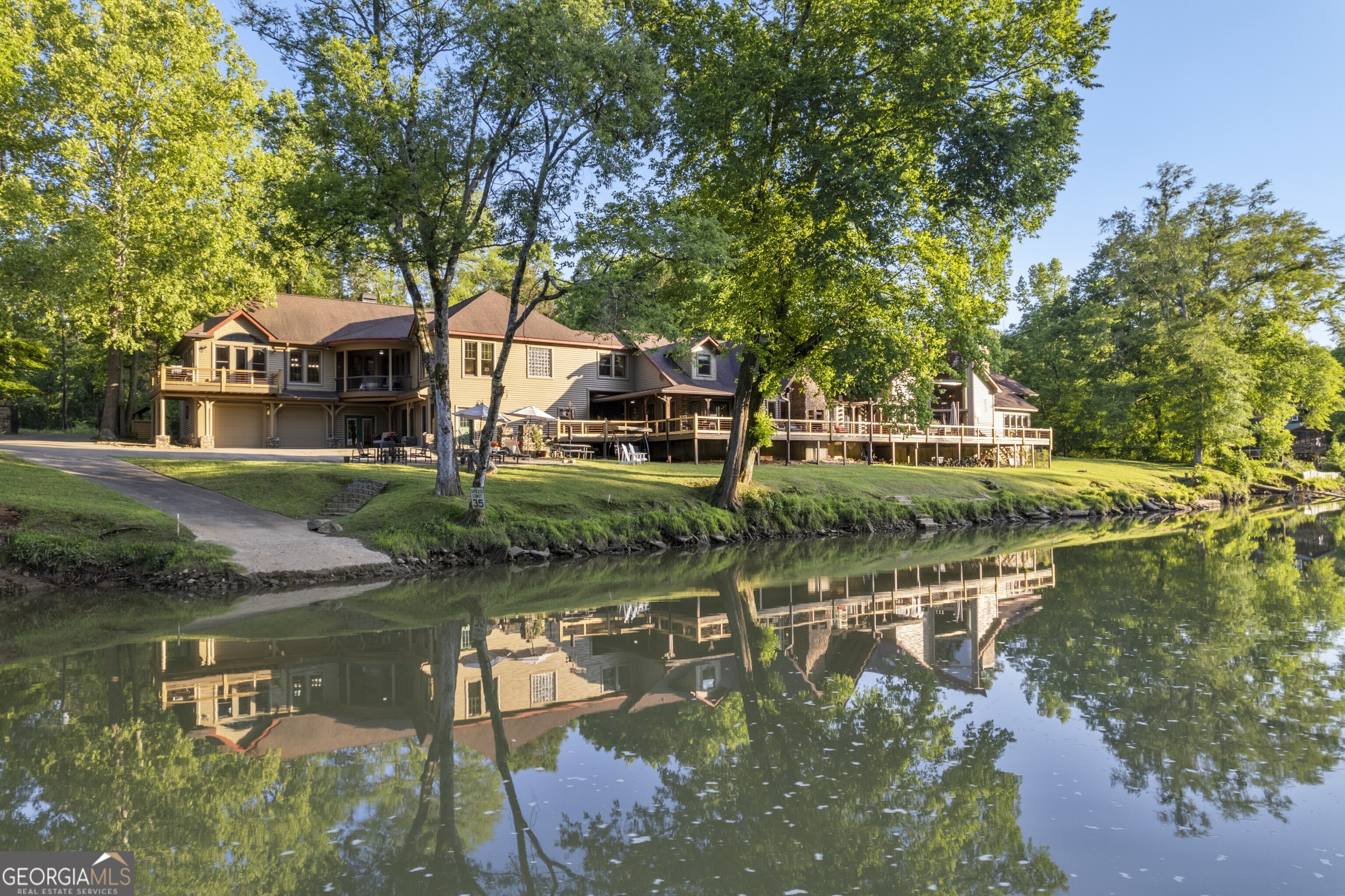 Kingston, Georgia 30145, United States, 6 Bedrooms Bedrooms, ,7 BathroomsBathrooms,Residential,Active,56165