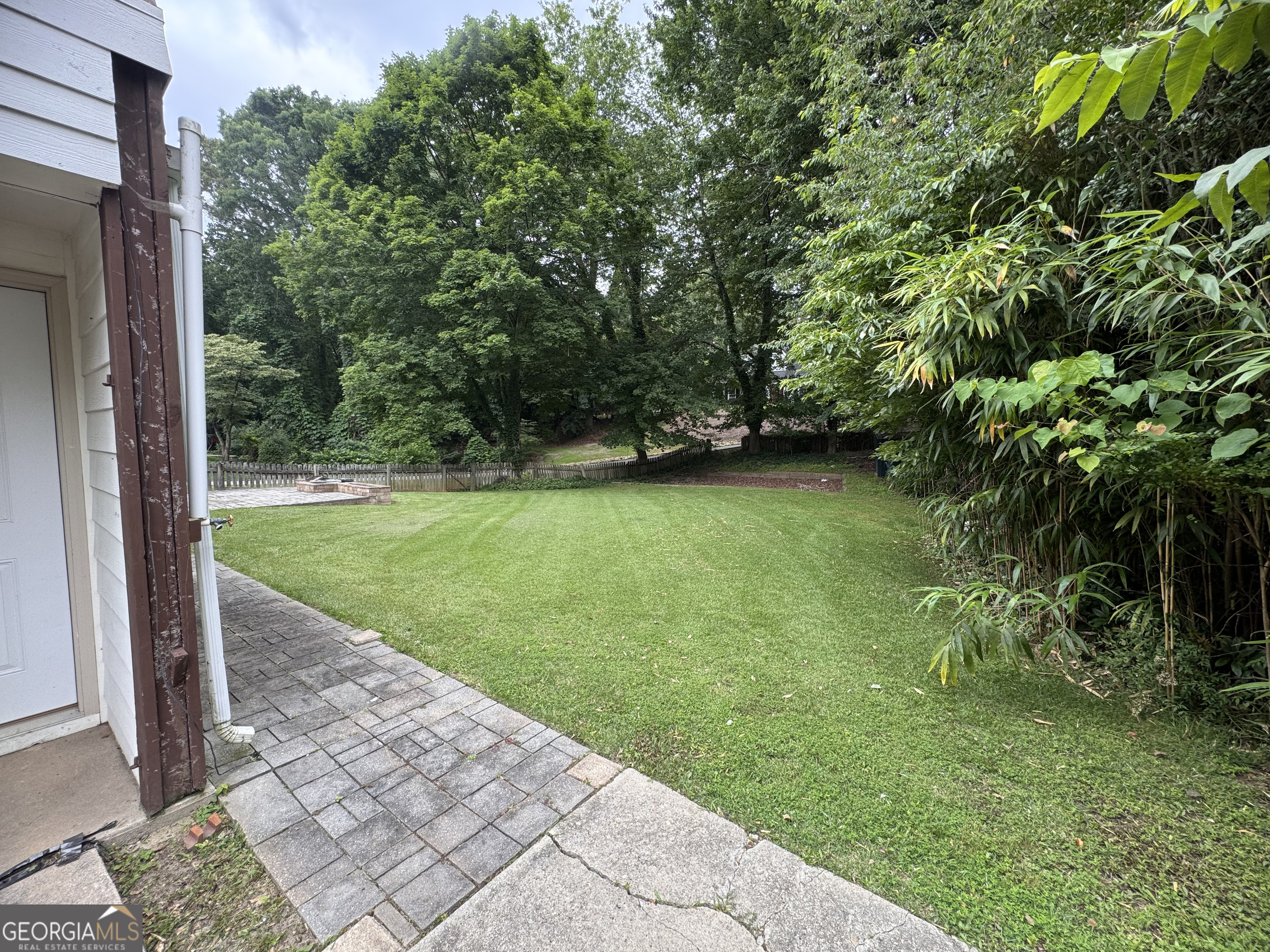 592 Long Oak DR
