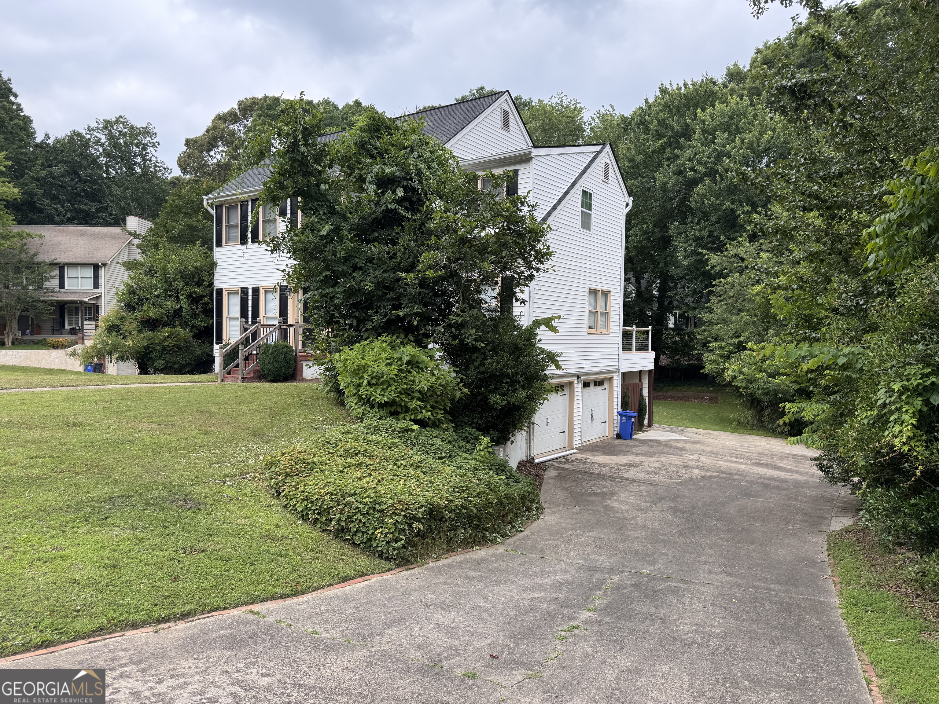 592 Long Oak DR