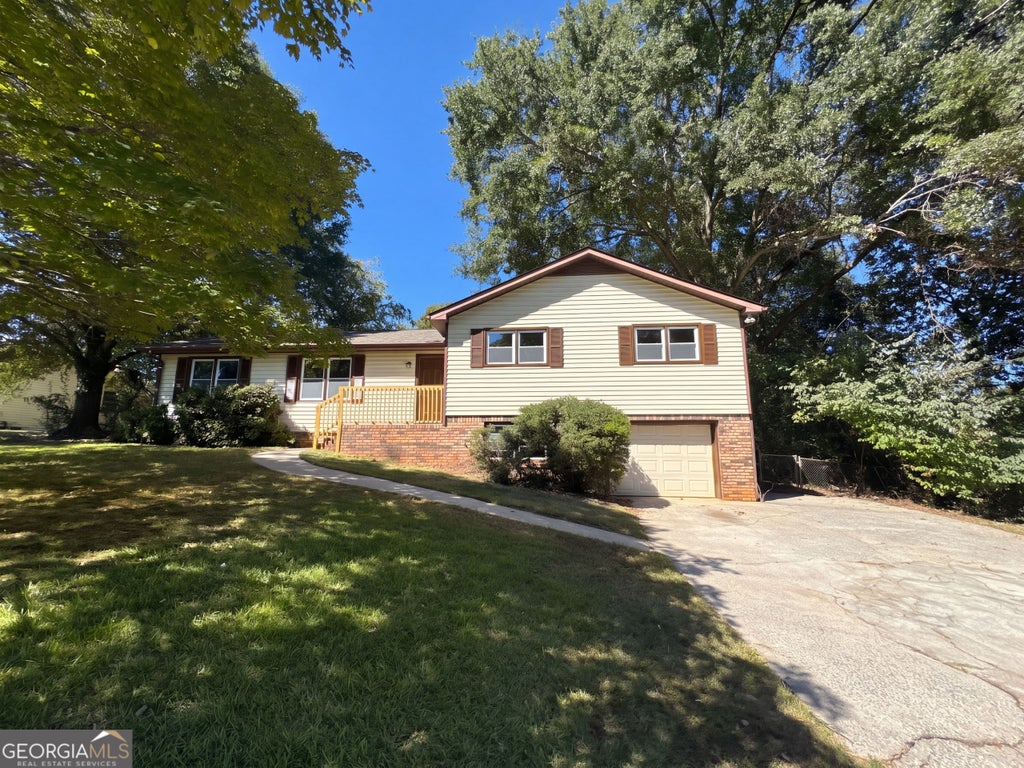 Photo of 207 Mayflower Drive, Woodstock, GA 30188 (MLS # 10881509)