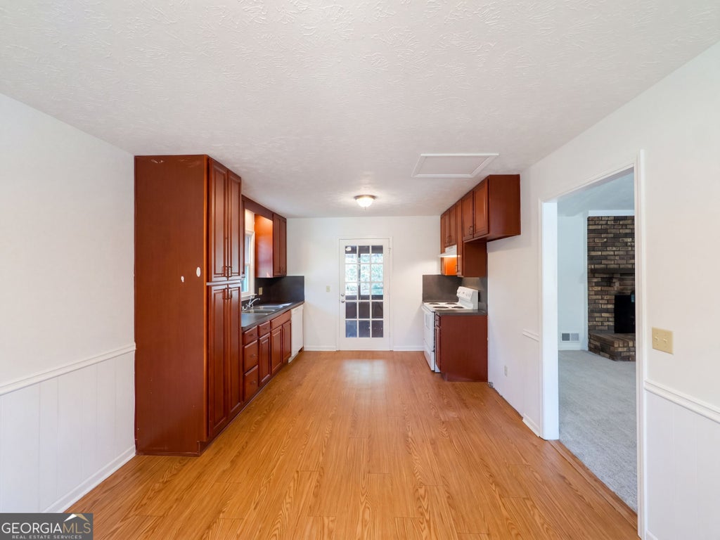Photo of 207 Mayflower Drive, Woodstock, GA 30188 (MLS # 10881509)