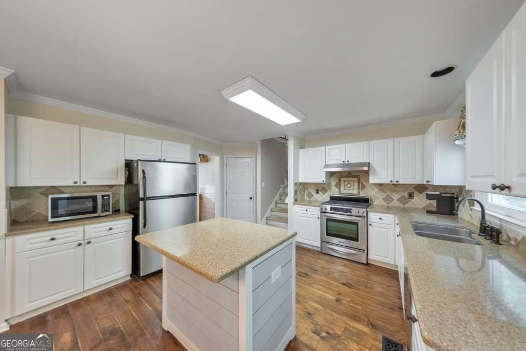 708 Kirkwood CIR