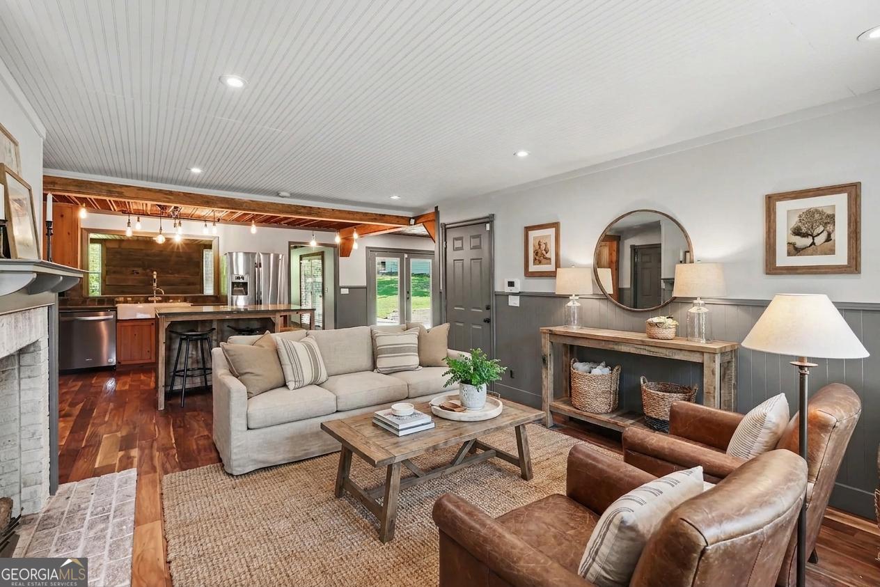 450 Big Springs RD SE