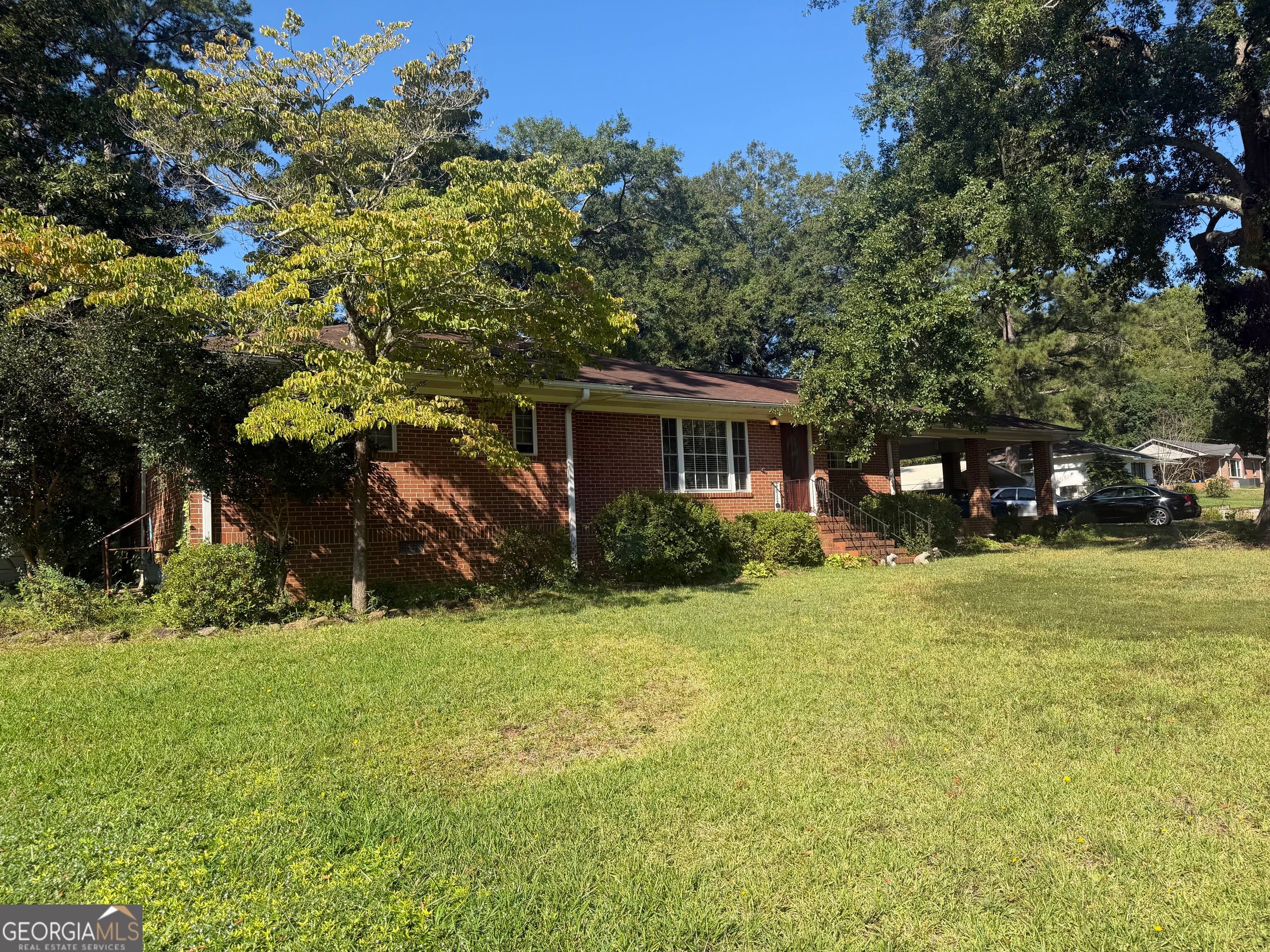 216 Forrest AVE