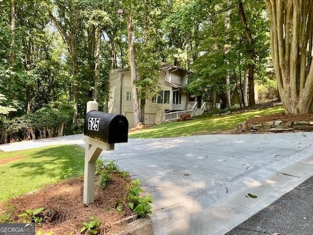 Spectacular Lakefront Contemporary home on 1+Acre Wooded Lot with 6 decks overlooking the Community Lake - a true Nature Retreat w/ Deer & other wildlife. The home features Soaring Beamed Ceilings, 3 Huge Stone Fireplaces, a Great Room with a Wall of Windows overlooking Lake Views, an Open Floor plan w/Hardwood Floors throughout - Open Circular Staircase, Vaulted Master w/ French Doors to deck. Eat-in Kitchen on Main with its own Deck, Formal Dining Room open to Great Room & views. Finished Terrace Level w/bath, bedroom, library and Family Room with wet bar open to 2 Decks. Also included is a small fenced yard. Located in an HOA Community - Walk to community Amenities which include 3 Olympic pools, 15 lighted tennis courts, and the The River Club on the Chattahoochee. Surrounded by Parks, River and Community Lake, this is truly a magnificent property.