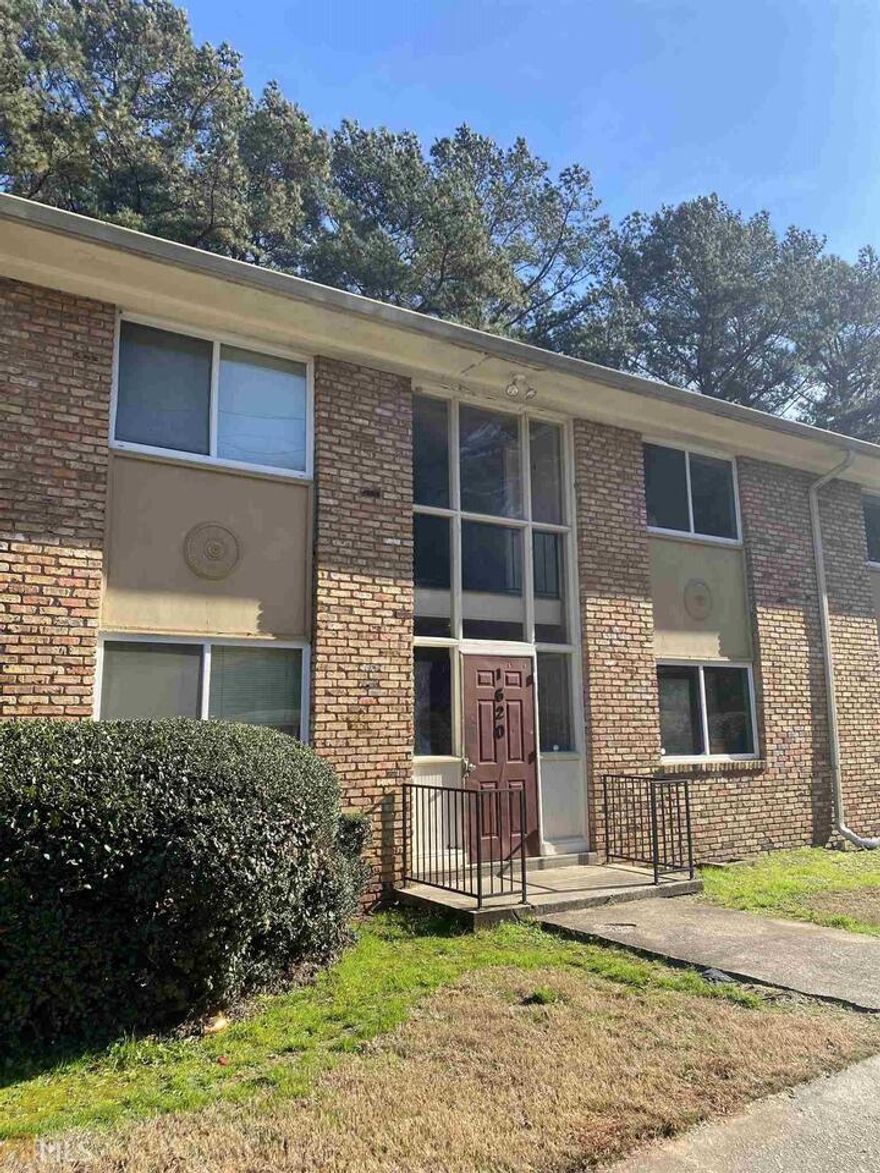 Great investment opportunity!! All brick quadplex in convenient Decatur location. Each unit features a living room, eat in kitchen, 2 bedrooms & 1 bath and a washer & dryer. Renovations are needed. Sold AS IS.