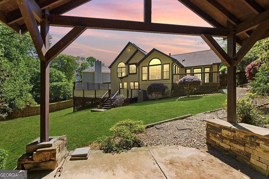 Photo of 1156 Meadow Oaks Drive NW, Acworth, GA 30102 (MLS # 10737797)