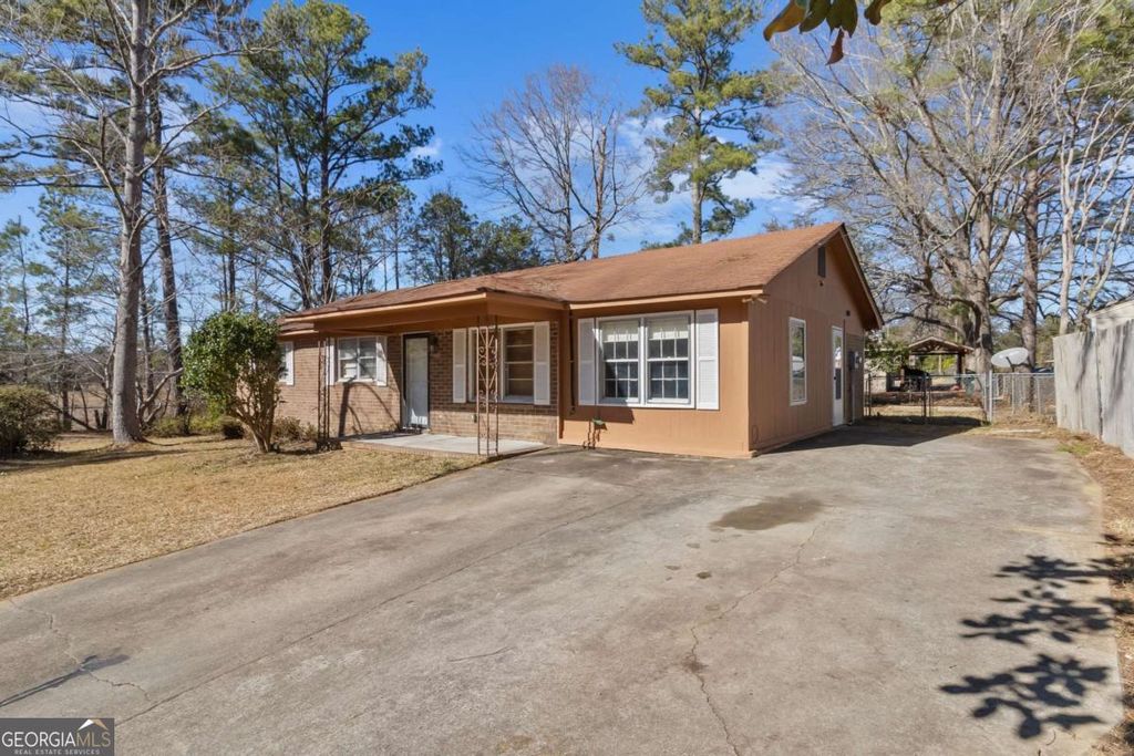 Photo of 4685 Pinedale Drive, Macon, GA 31206 (MLS # 10691042)