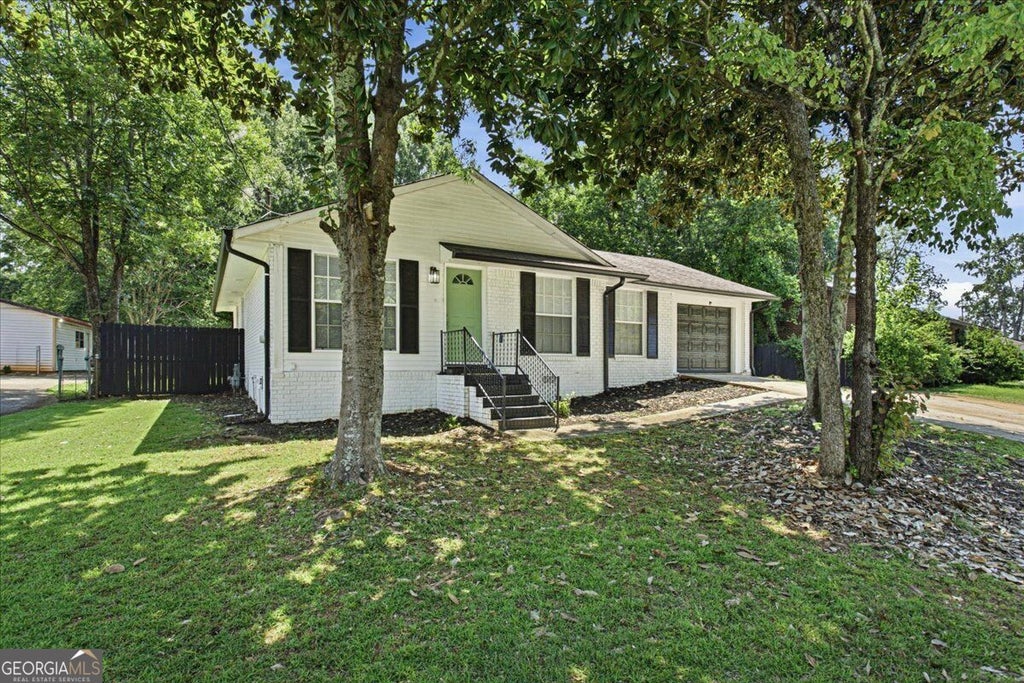 Photo of 83 Sunset Ln, Newnan, GA 30263 (MLS # 10834264)