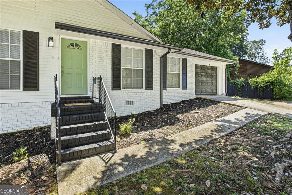 Photo of 83 Sunset Ln, Newnan, GA 30263 (MLS # 10834264)