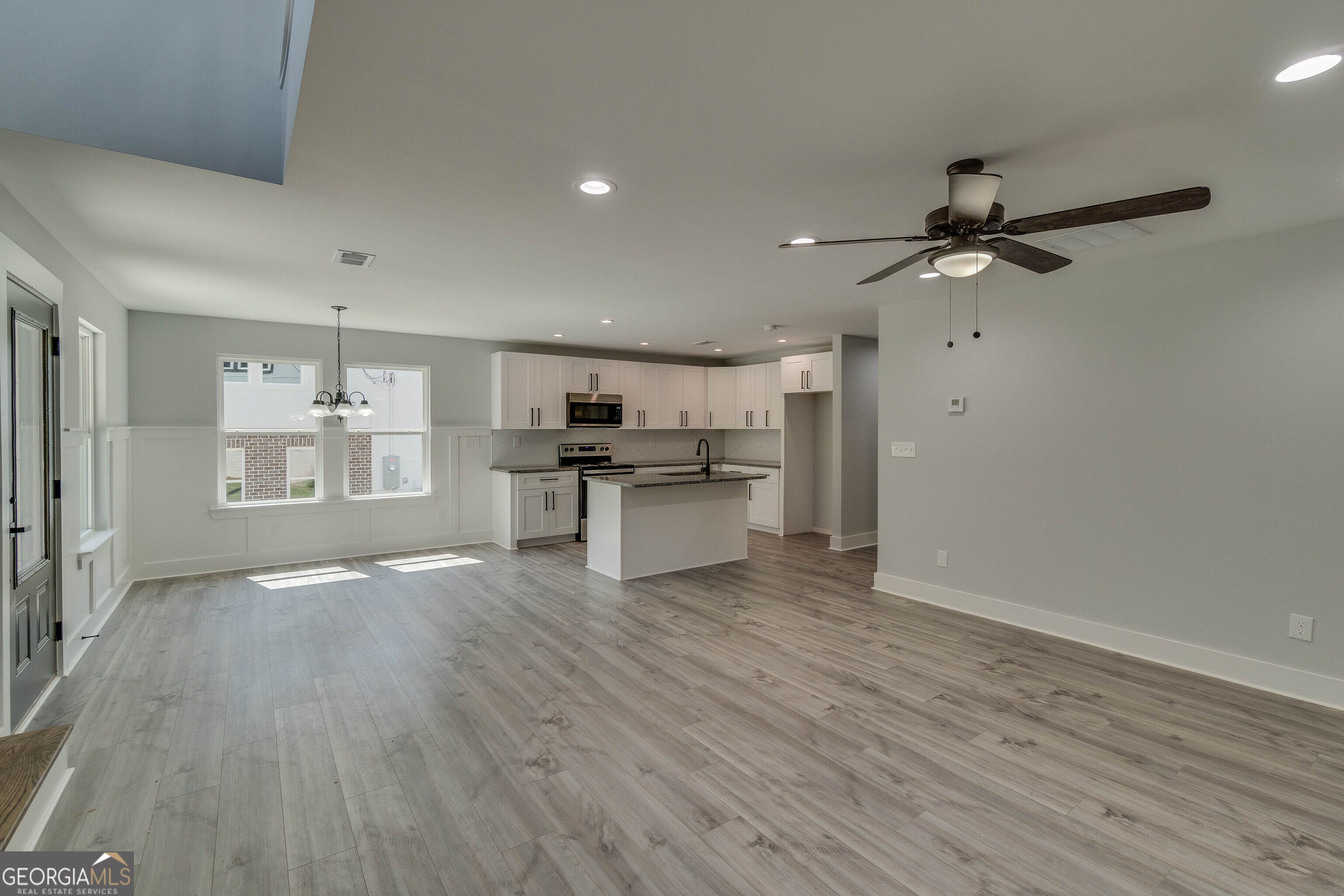 2389 Highpoint RD