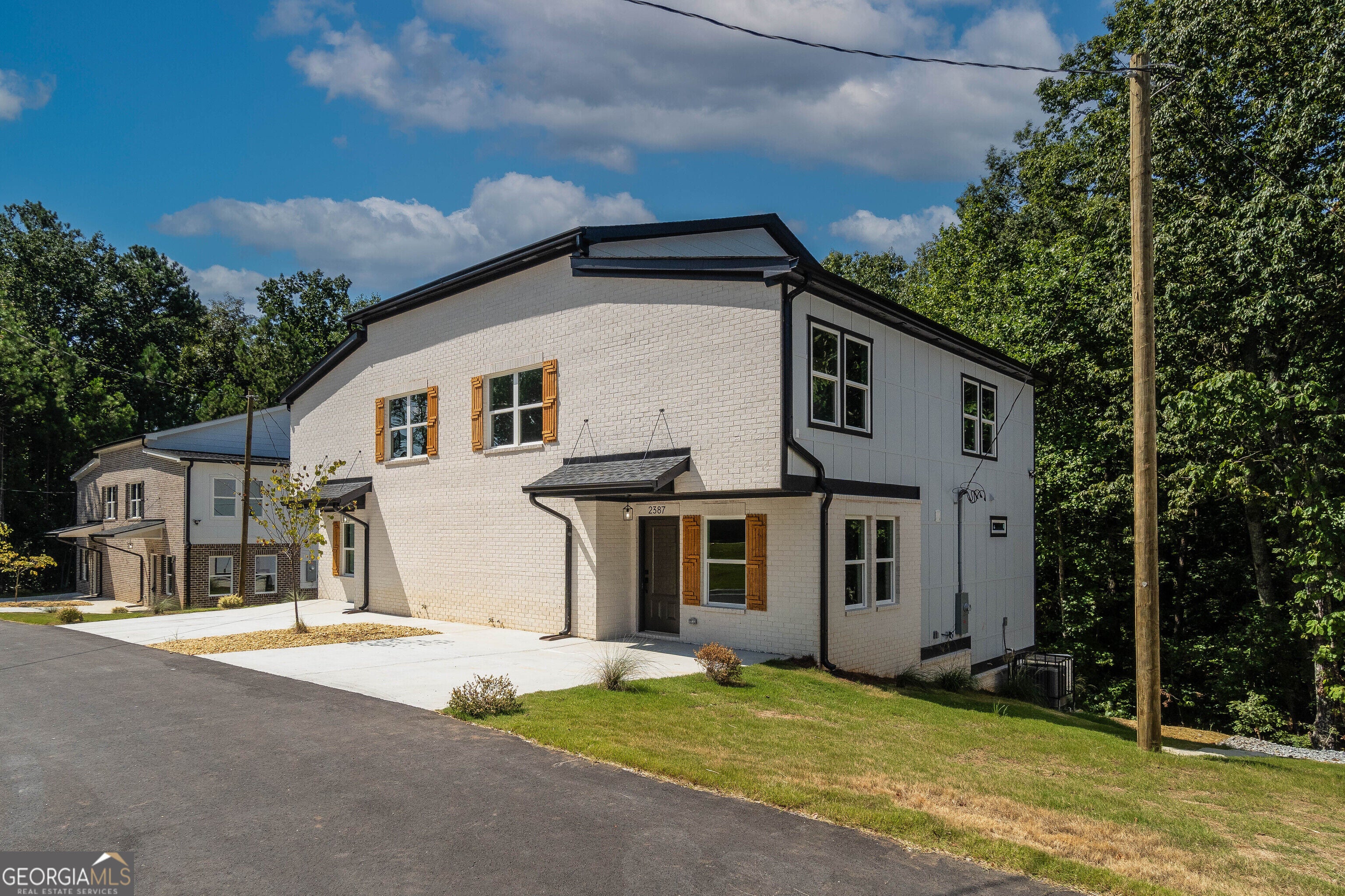 2389 Highpoint RD