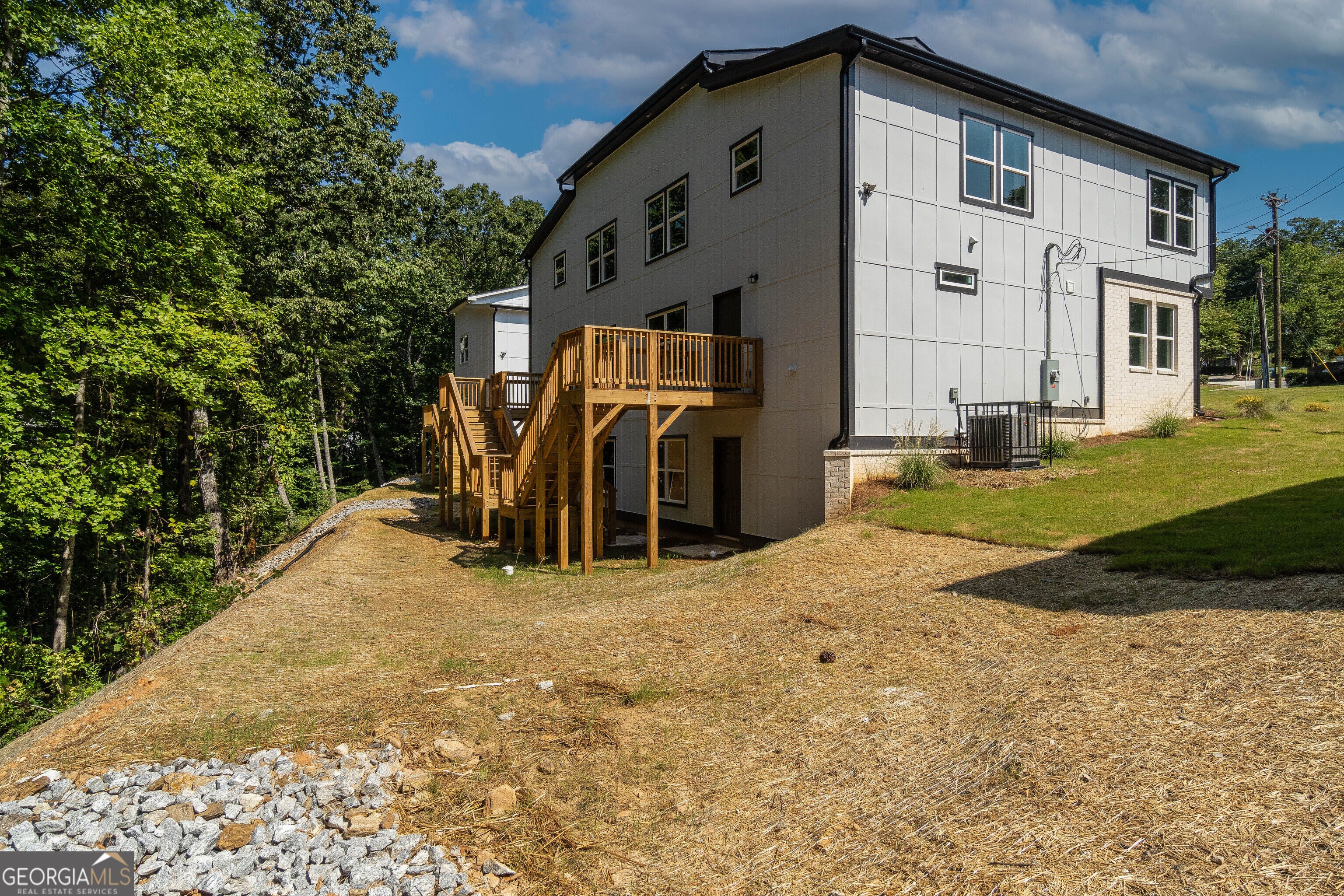 2389 Highpoint RD