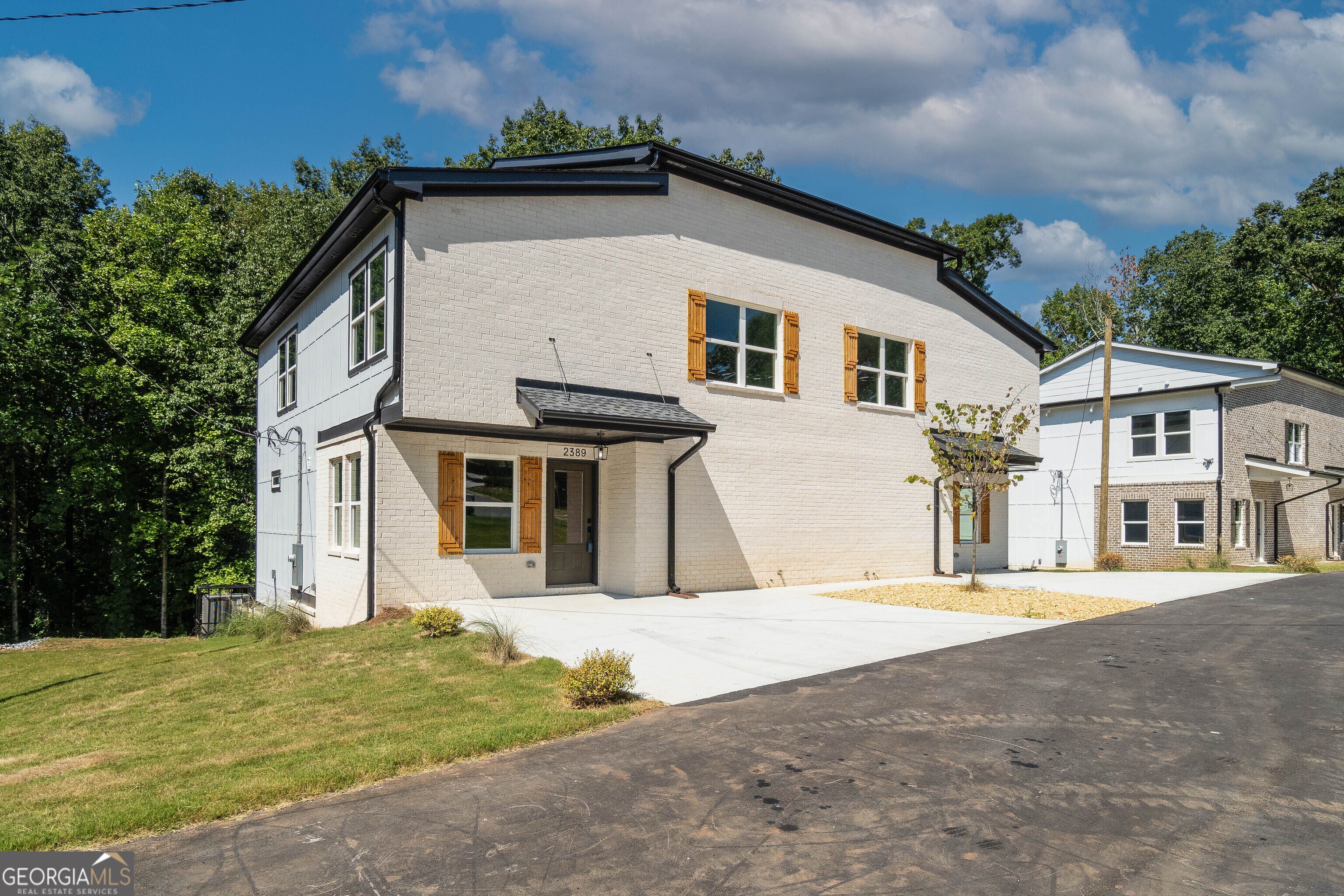 2389 Highpoint RD