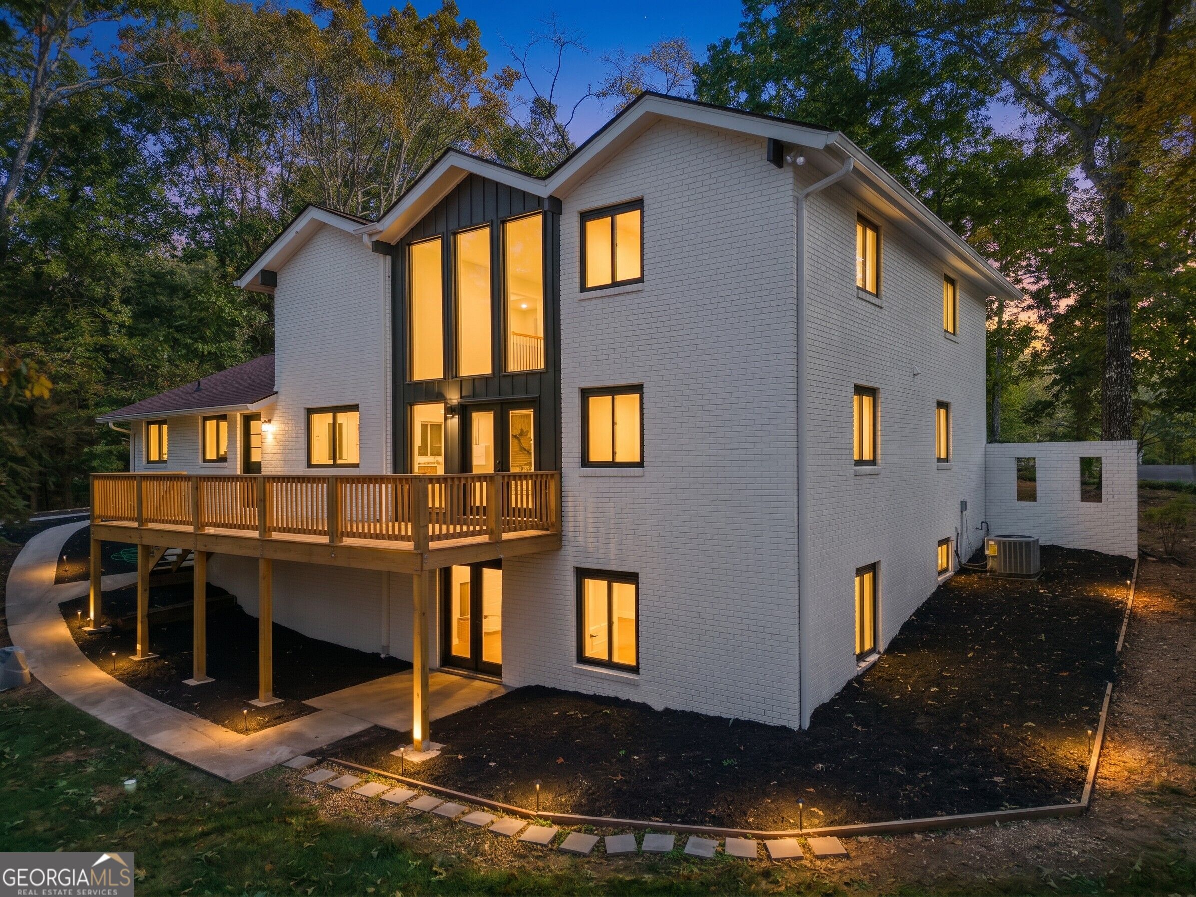 1113 Honeysuckle DR