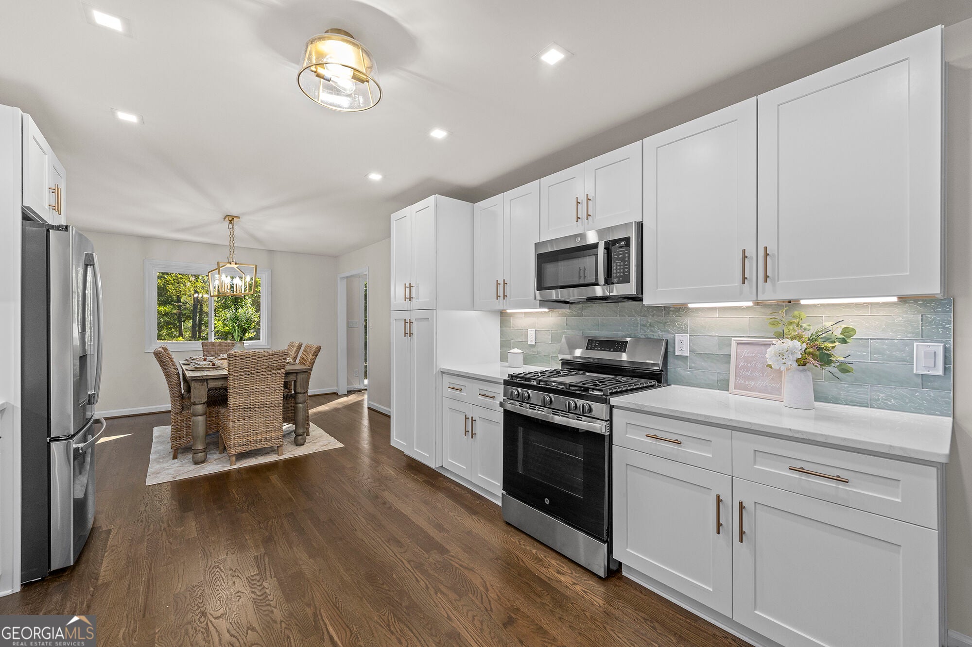 1113 Honeysuckle DR