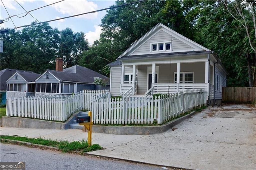 Photo of 1449 Beatie Avenue SW, Atlanta, GA 30310 (MLS # 10701928)