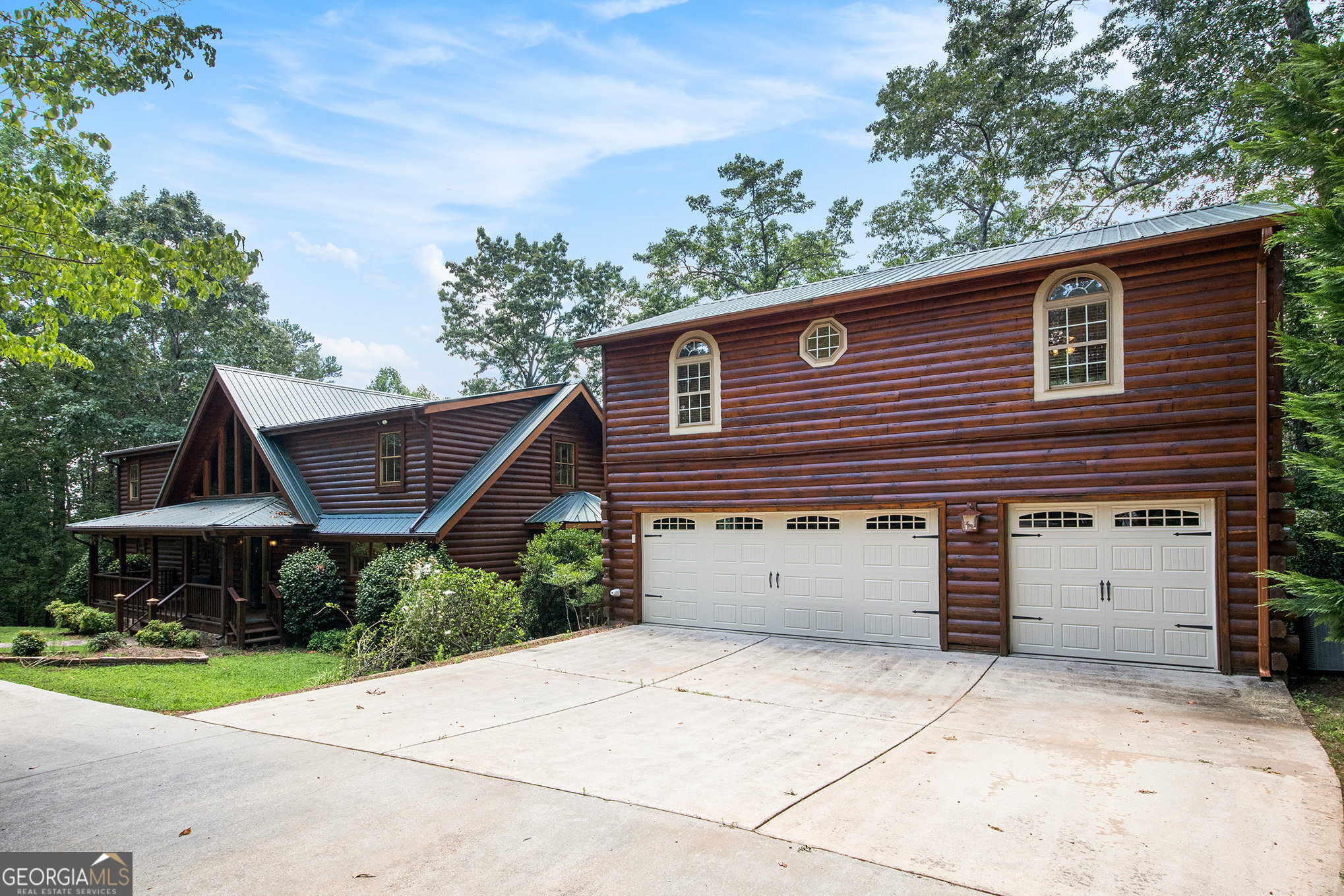 221 Laurel CIR