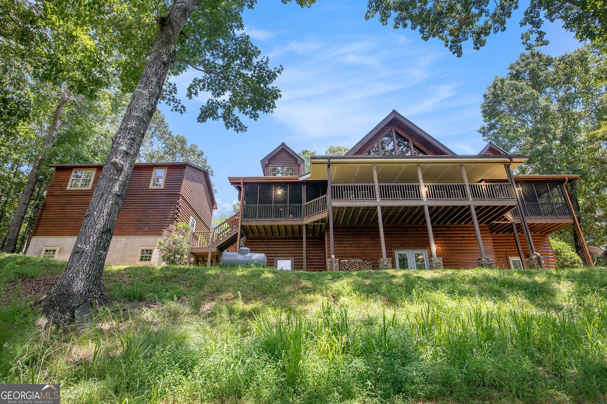 221 Laurel CIR