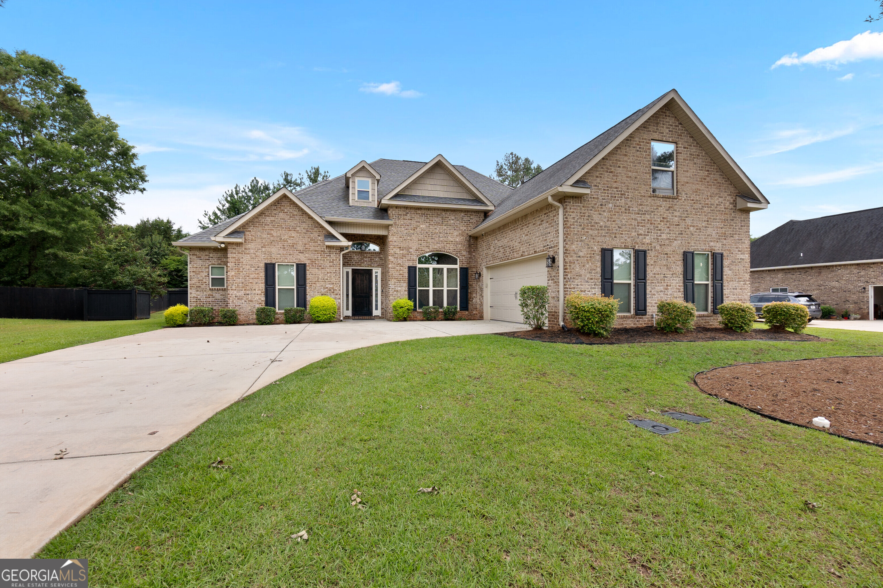 Immaculate home located in North Hamptons Subdivision in Perry! 3 bedrooms, 2.5 baths with a bonus room that is currently being used as a bedroom. Granite countertops throughout, engineered hardwood floors in main living areas and master bedroom, tiled floors in all wet areas, split floor plan, screened in porch, privacy fenced yard.