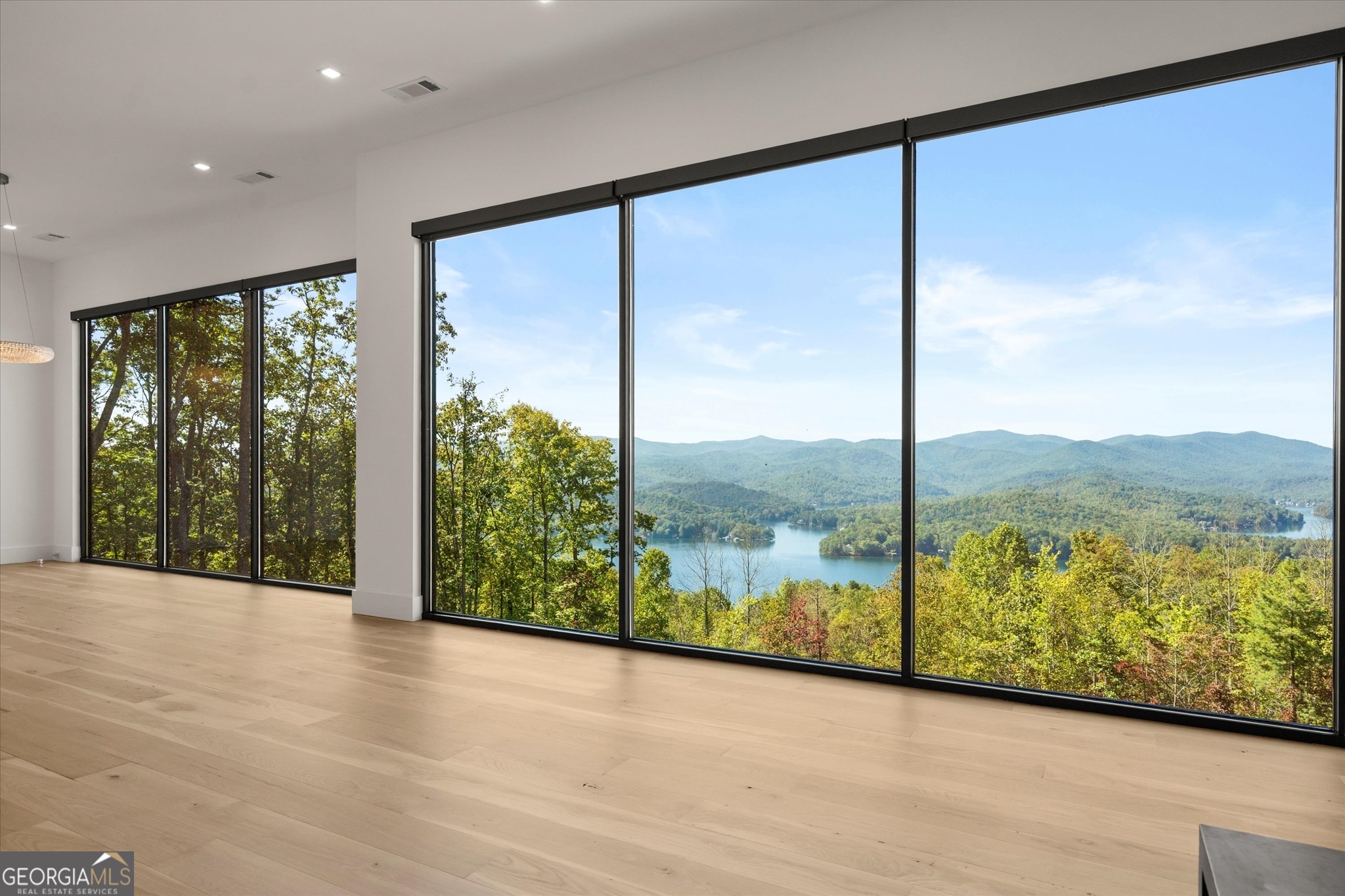 Tiger, Georgia 30576, United States, 5 Bedrooms Bedrooms, ,6 BathroomsBathrooms,Residential,Active,223158