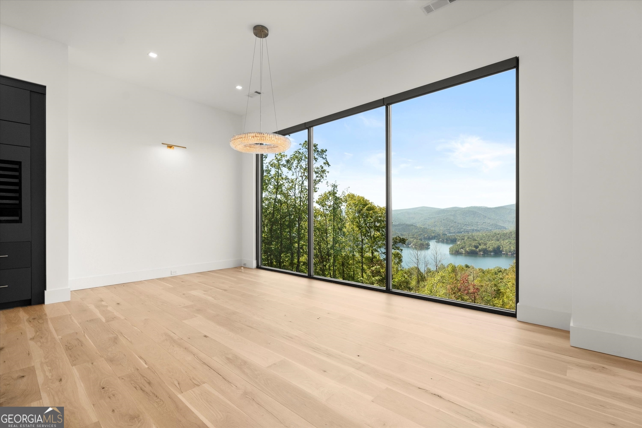 Tiger, Georgia 30576, United States, 5 Bedrooms Bedrooms, ,6 BathroomsBathrooms,Residential,Active,223158