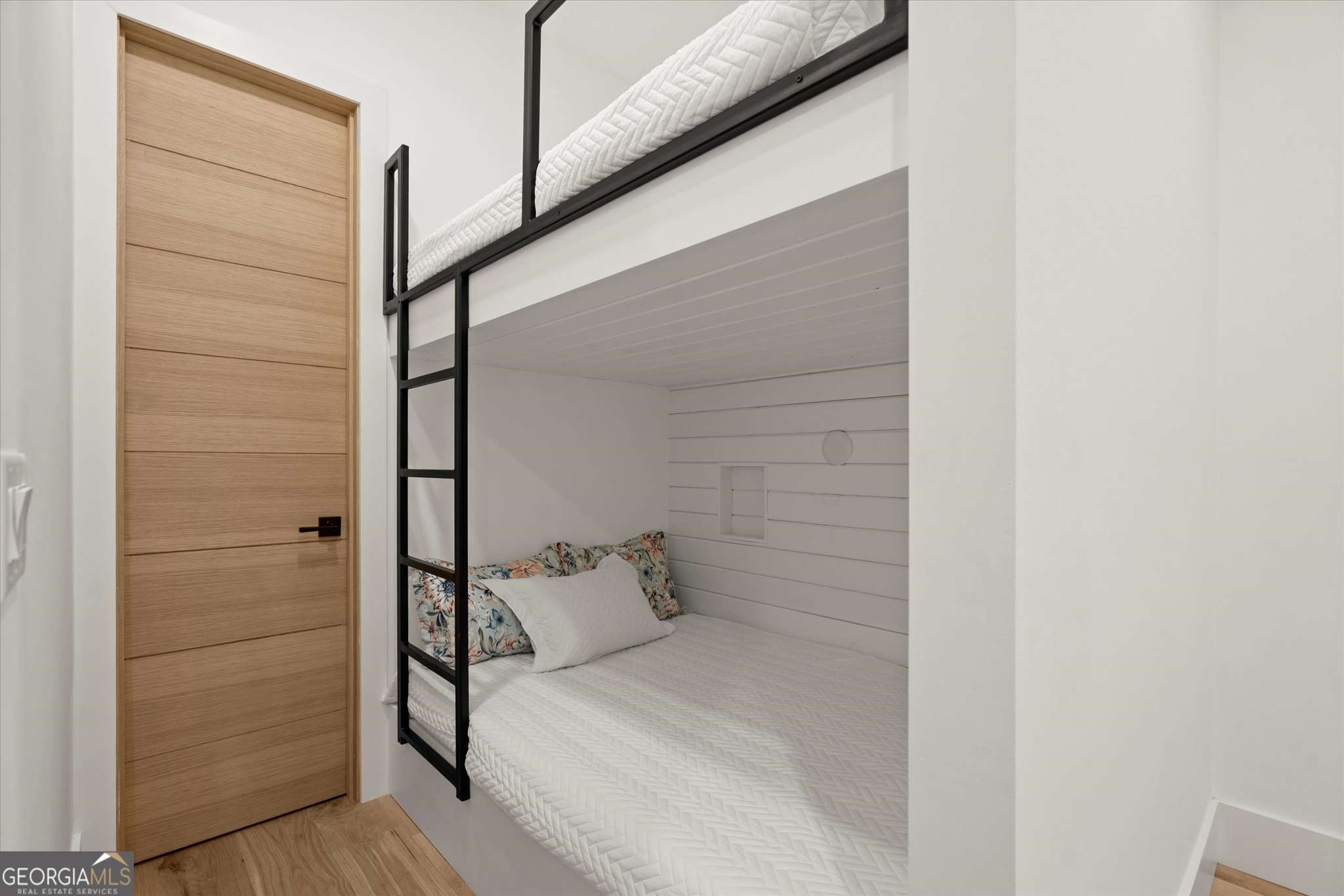 Tiger, Georgia 30576, United States, 5 Bedrooms Bedrooms, ,6 BathroomsBathrooms,Residential,Active,223158