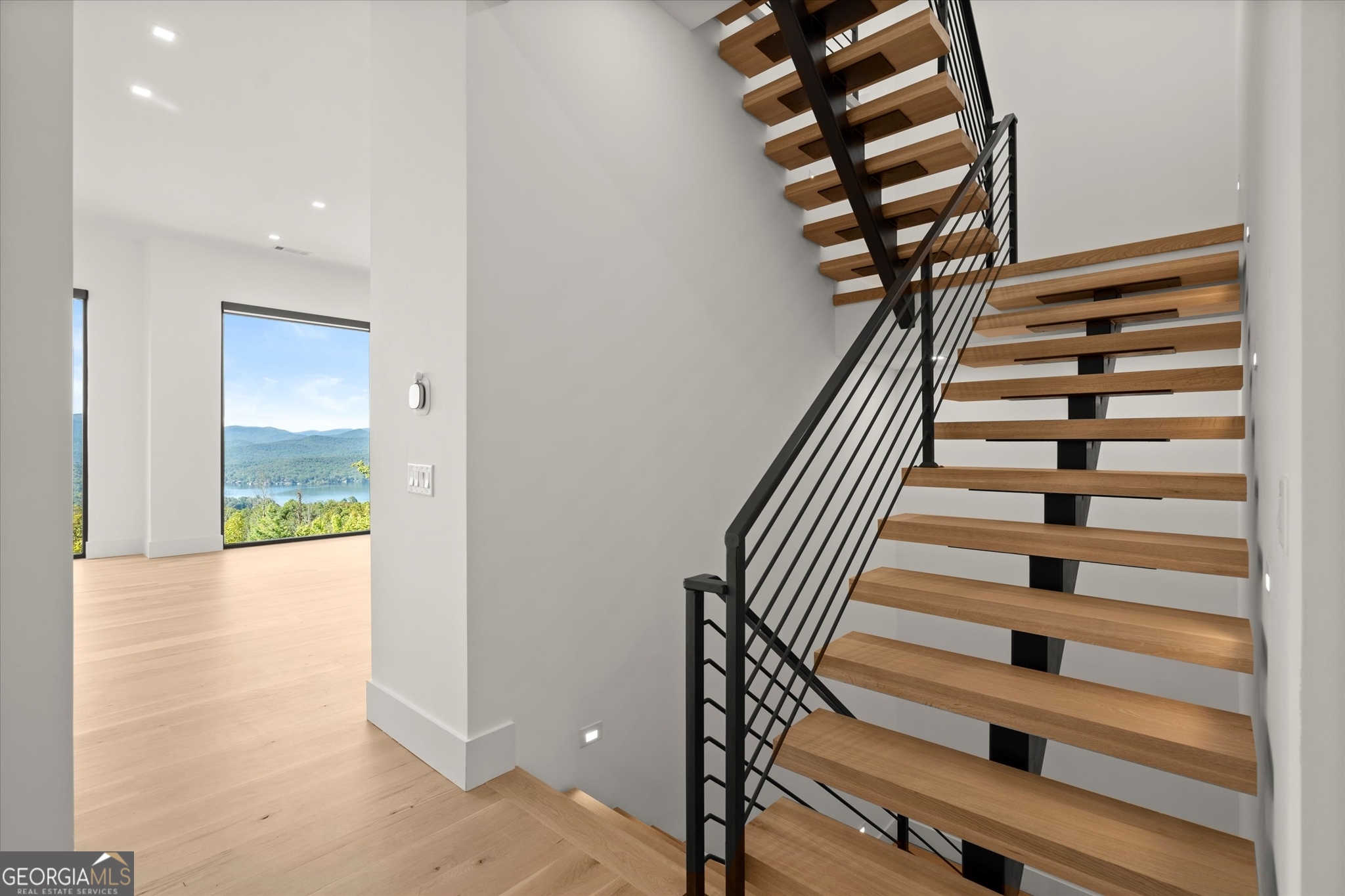 Tiger, Georgia 30576, United States, 5 Bedrooms Bedrooms, ,6 BathroomsBathrooms,Residential,Active,223158