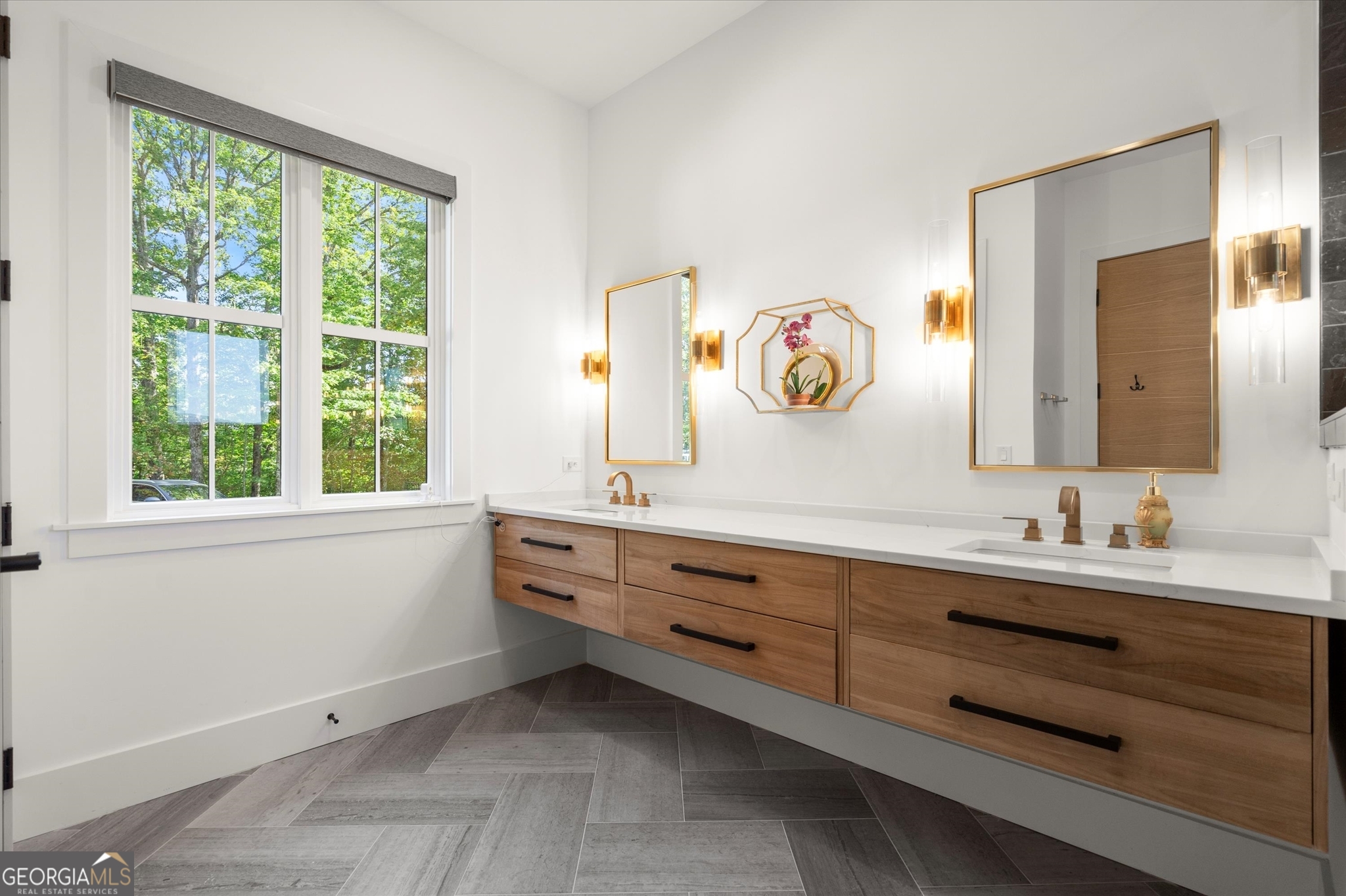 Tiger, Georgia 30576, United States, 5 Bedrooms Bedrooms, ,6 BathroomsBathrooms,Residential,Active,223158