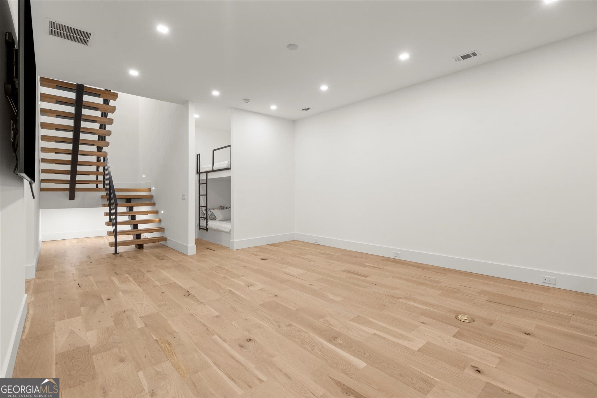 Tiger, Georgia 30576, United States, 5 Bedrooms Bedrooms, ,6 BathroomsBathrooms,Residential,Active,223158