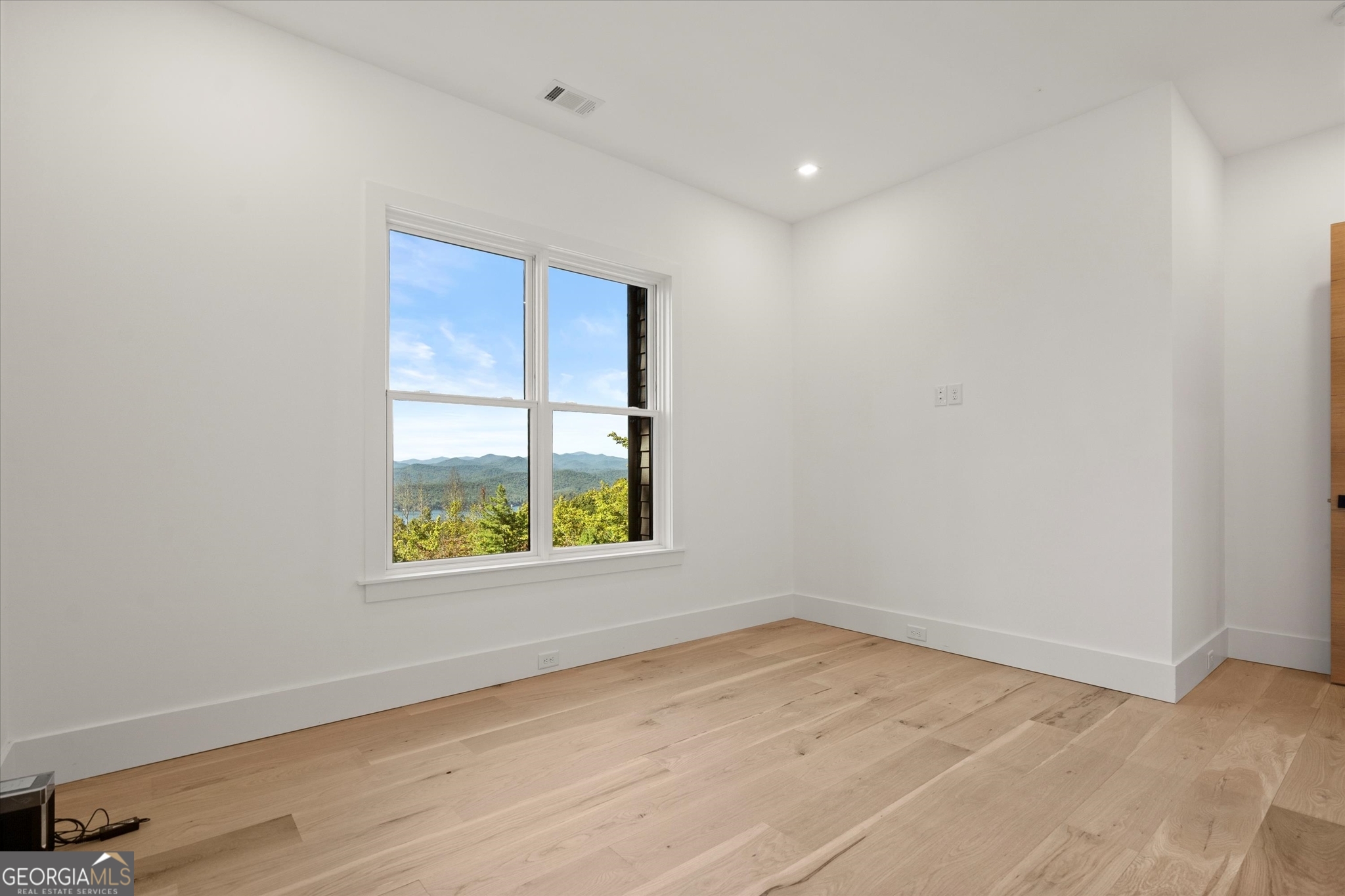 Tiger, Georgia 30576, United States, 5 Bedrooms Bedrooms, ,6 BathroomsBathrooms,Residential,Active,223158