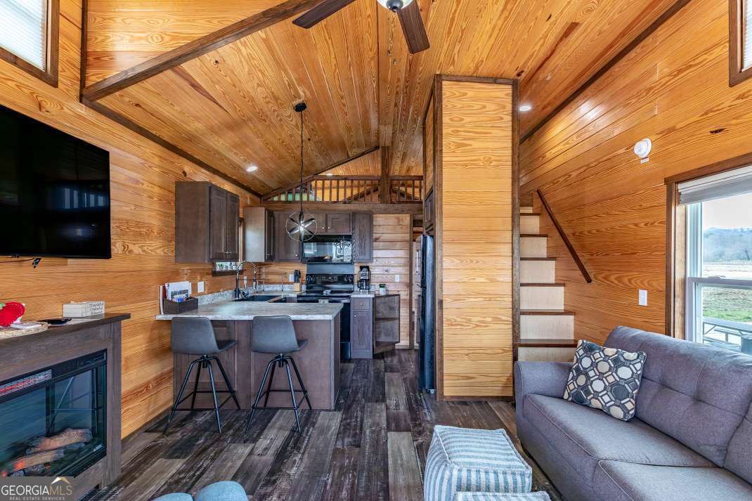 449 Mountain Creek RD