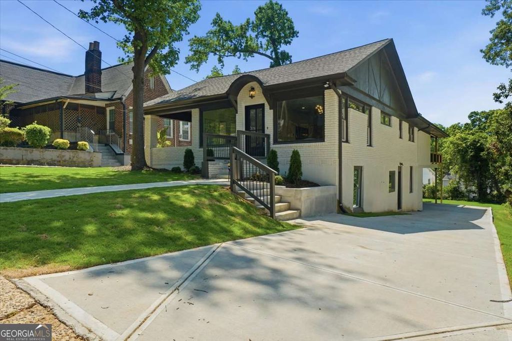 Photo of 1566 Olympian Circle, Atlanta, GA 30310 (MLS # 10739989)