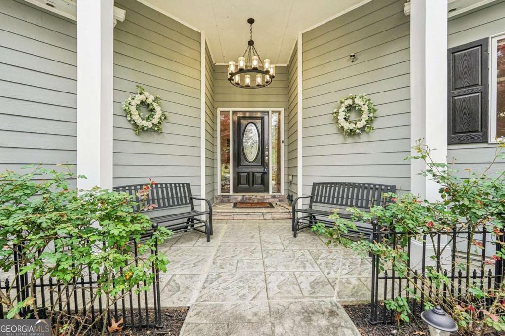 Photo of 2792 Cliffview Drive SW, Lilburn, GA 30047 (MLS # 10725869)