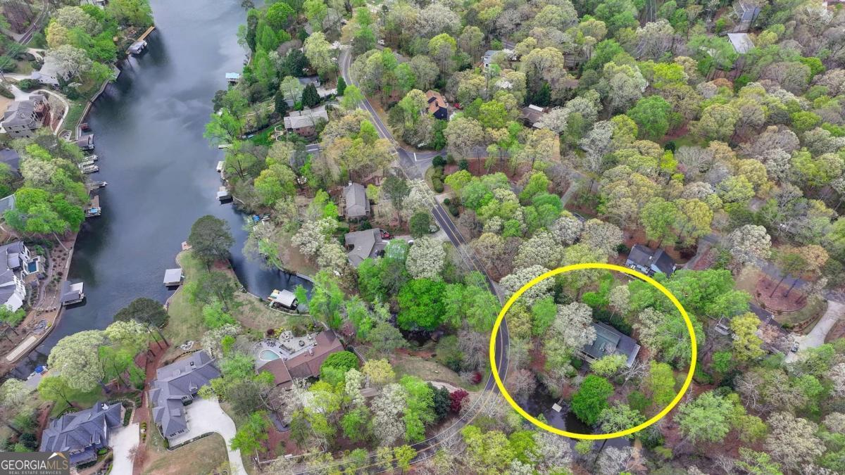 443 Lakeshore DR