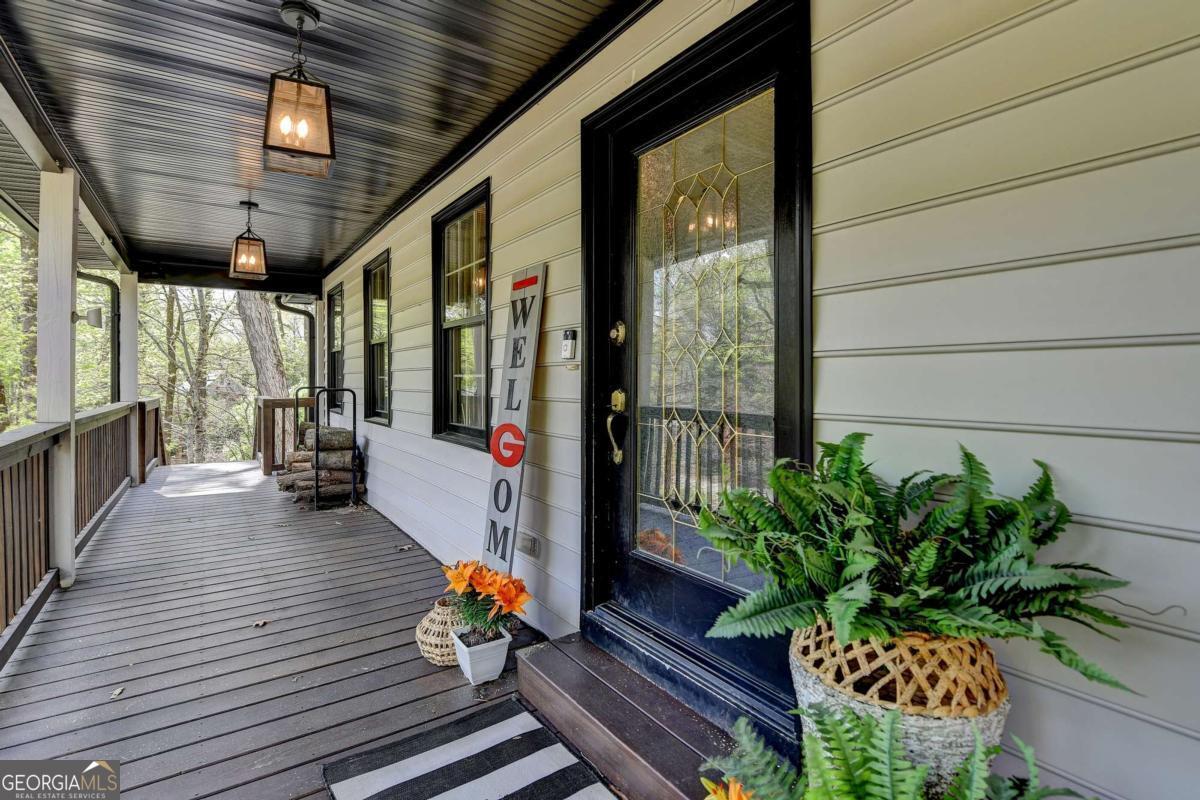 443 Lakeshore DR