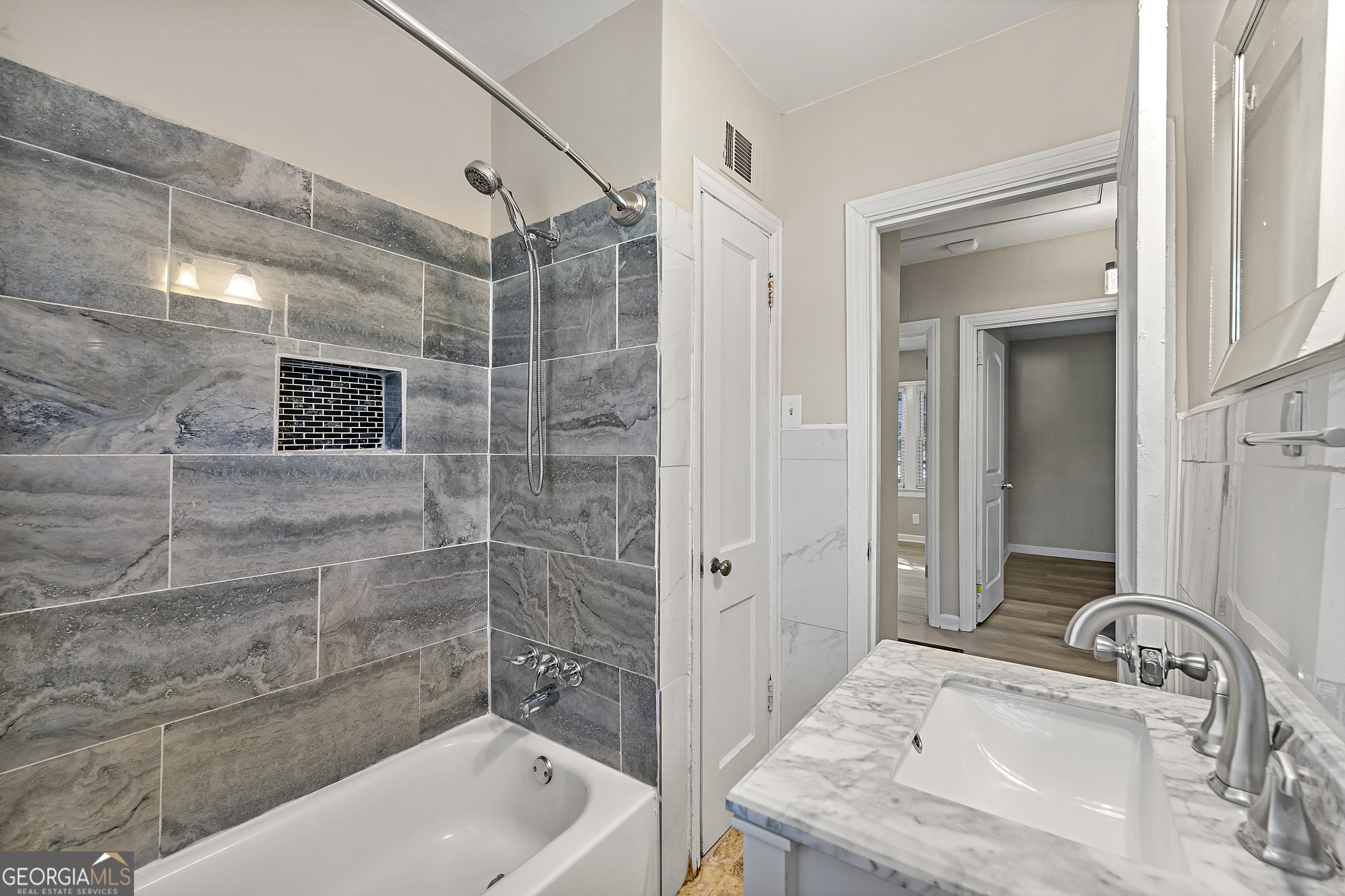 East Point, Georgia 30344, United States, 3 Bedrooms Bedrooms, ,1 BathroomBathrooms,Residential,Active,31714