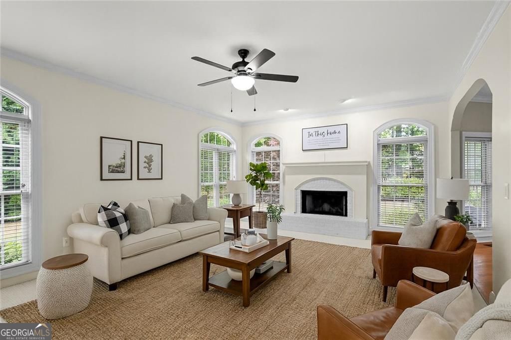 160 Torrey Pines CT